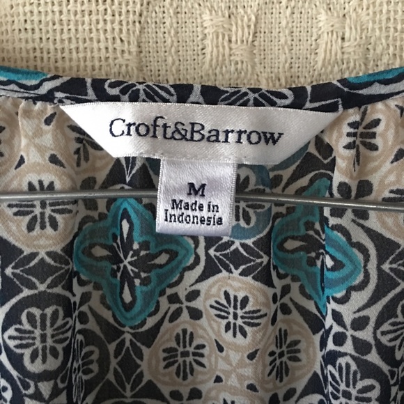 Nice Blue And White Croft&Barrow Blouse Sz Medium - Picture 2 of 8